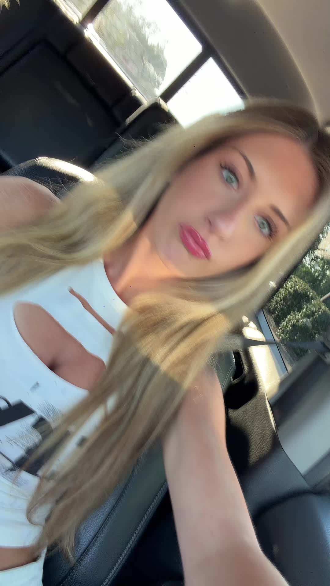 @hallie francesca🍌