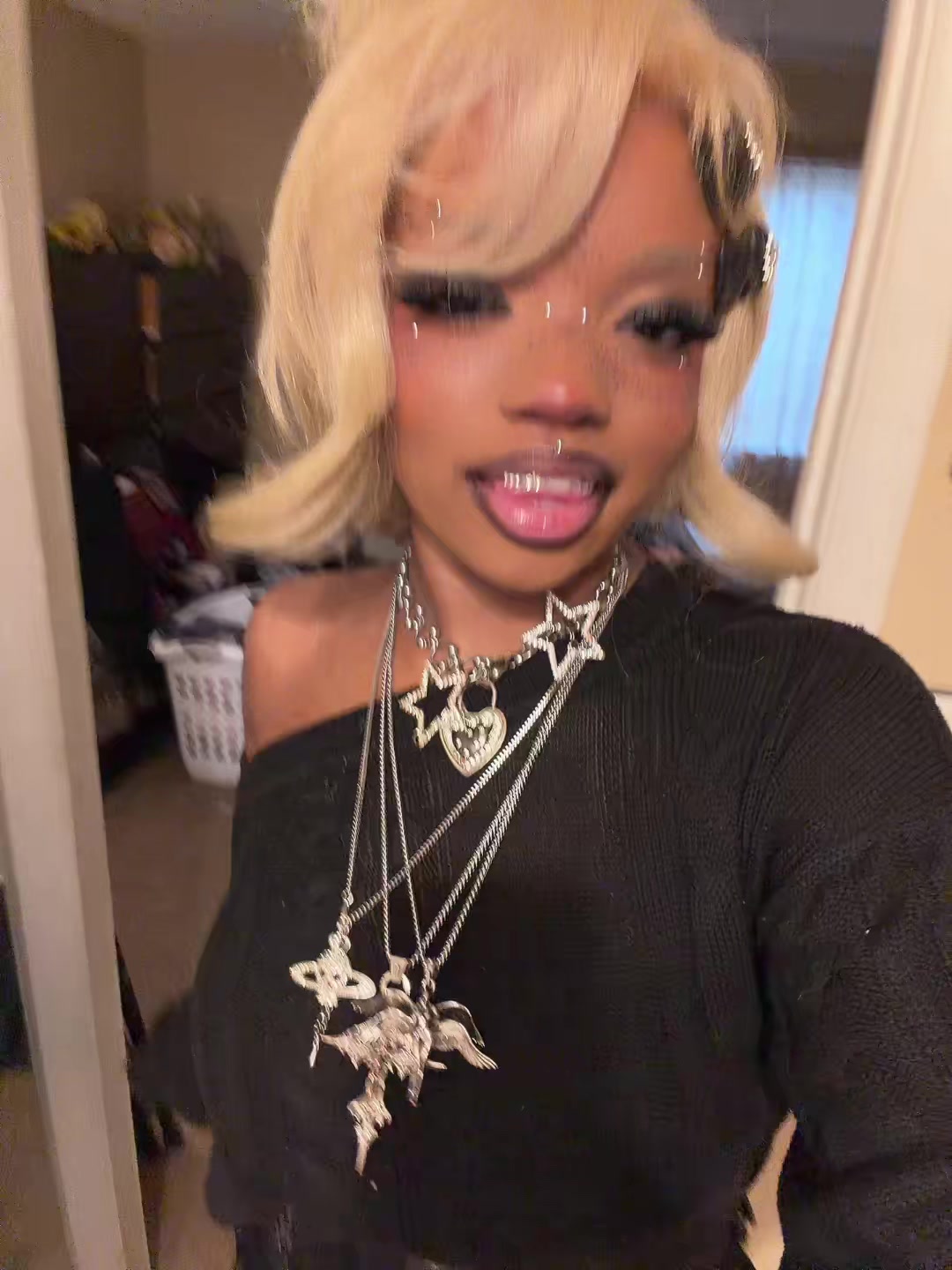 @✰.