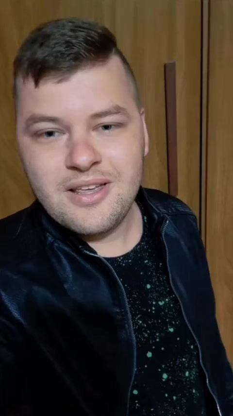 @Tr&ecirc;s Hermanos