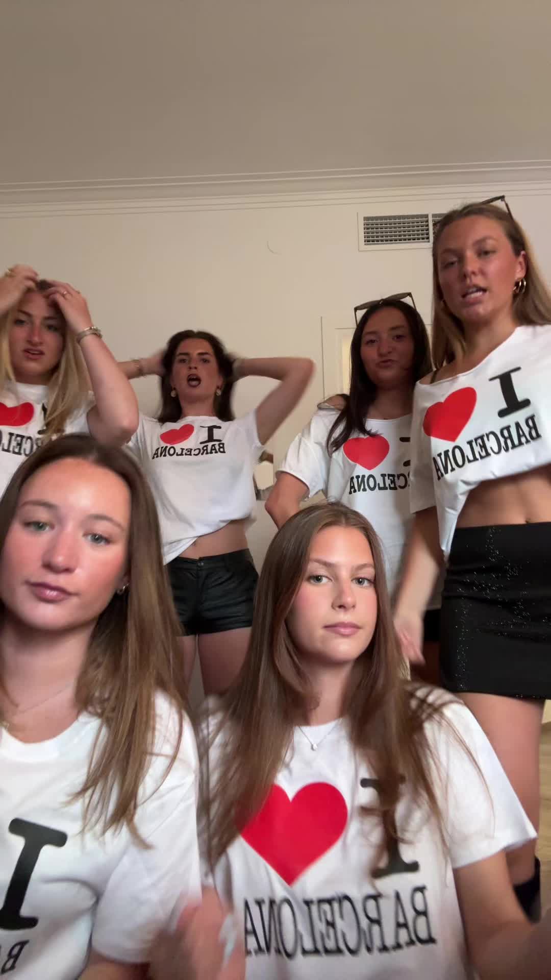@bella