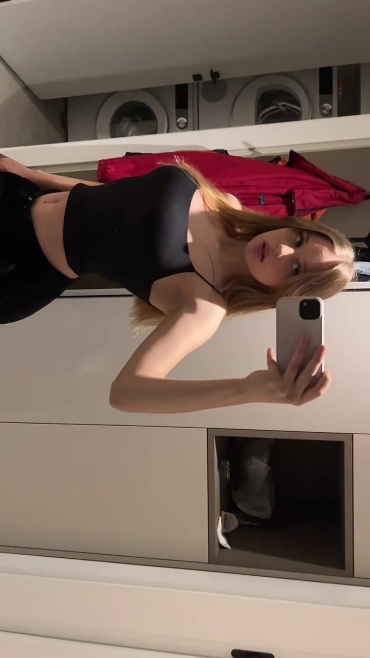 @⃟