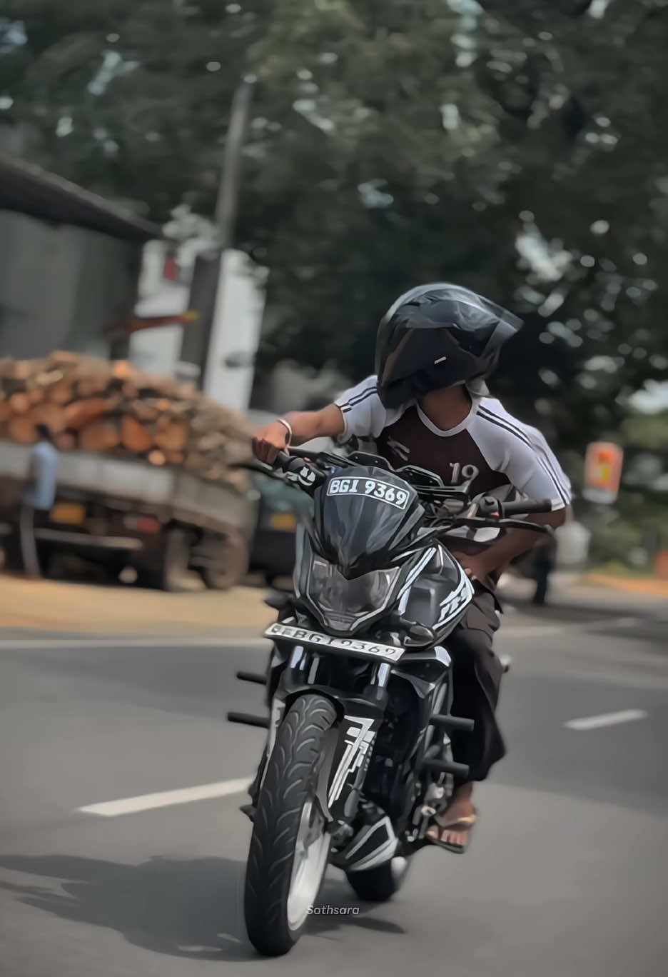 @𝐈 𝐑 𝐎 ⚡