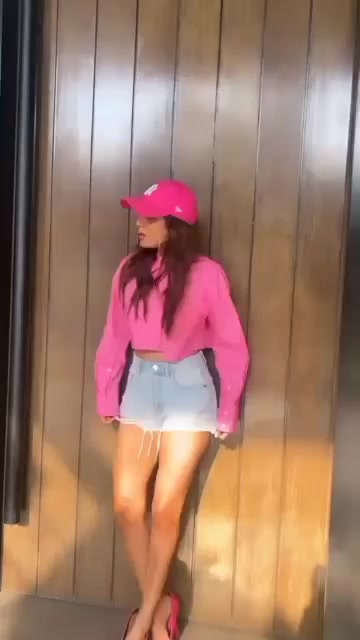 @nia Sharma