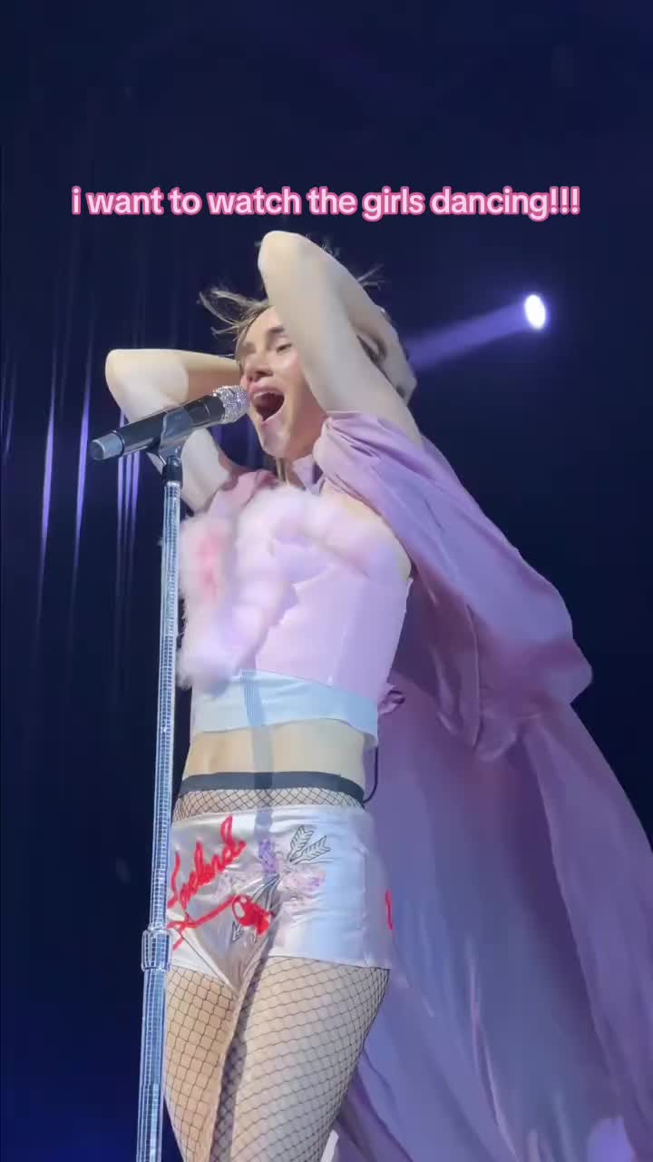 @carly โข