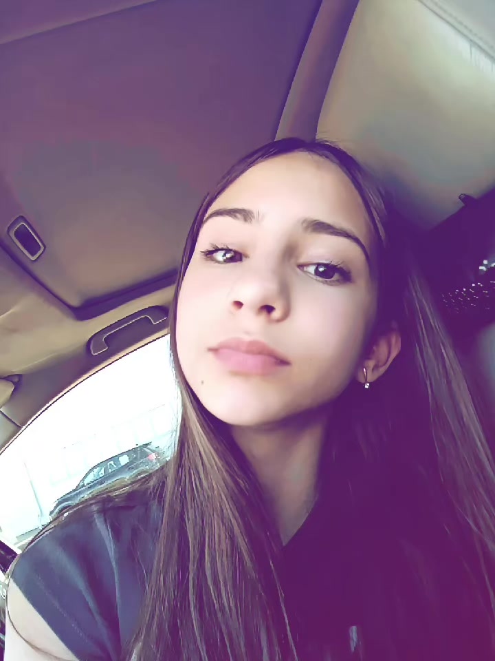 @dumb brunette👠