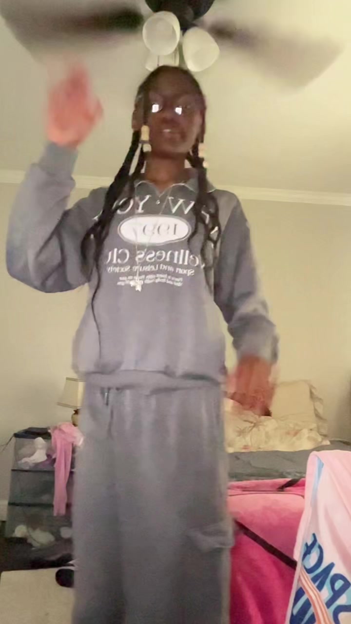 @Sheateandleftnocrumbsperiod567