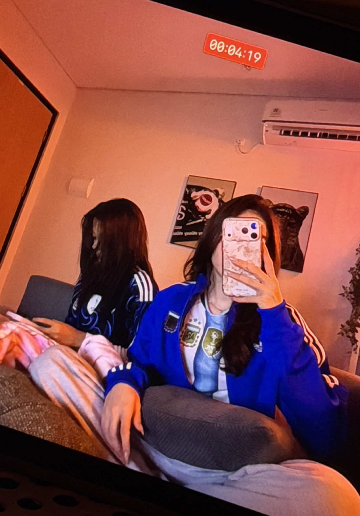 @👾