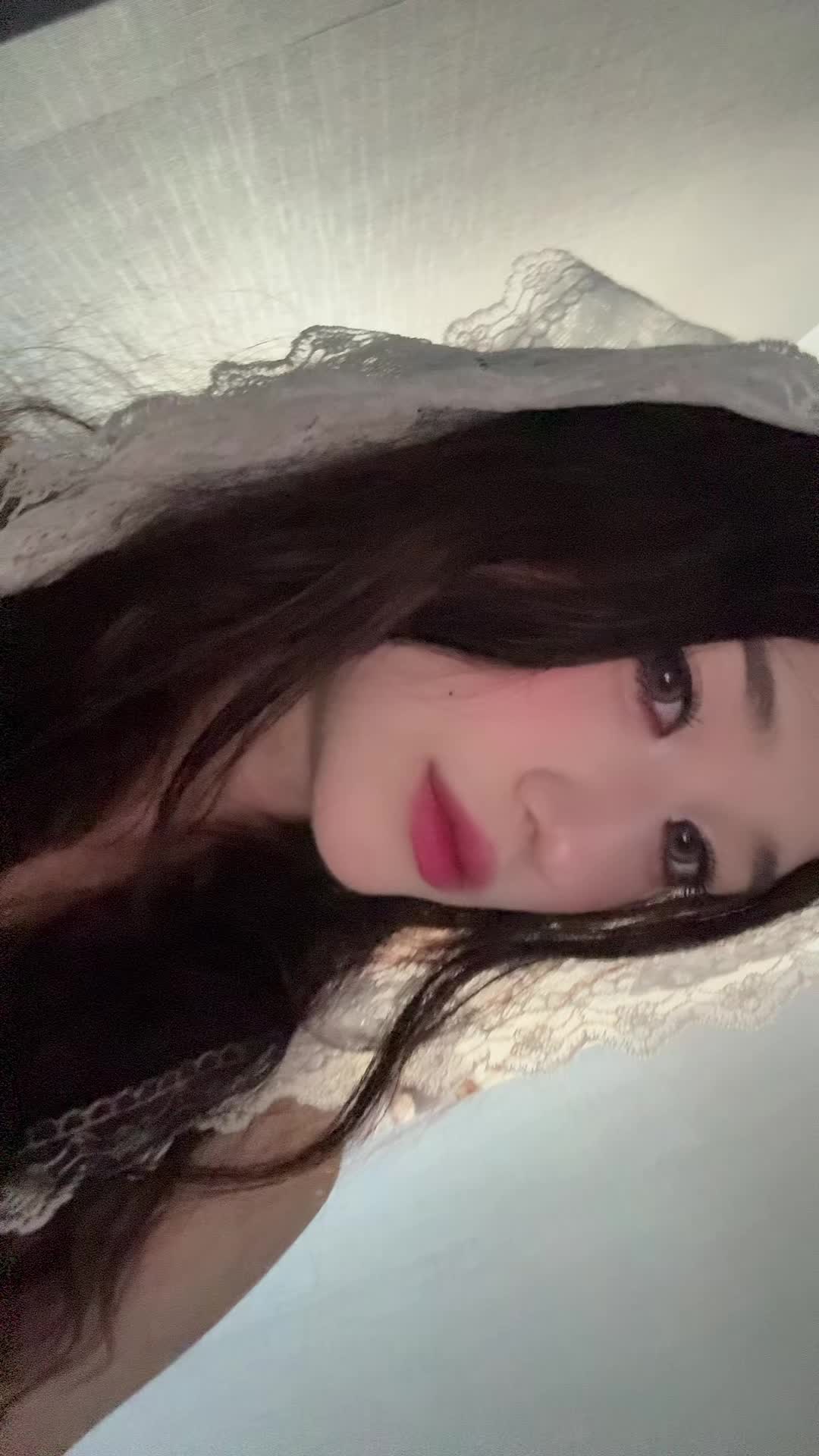 @^_<