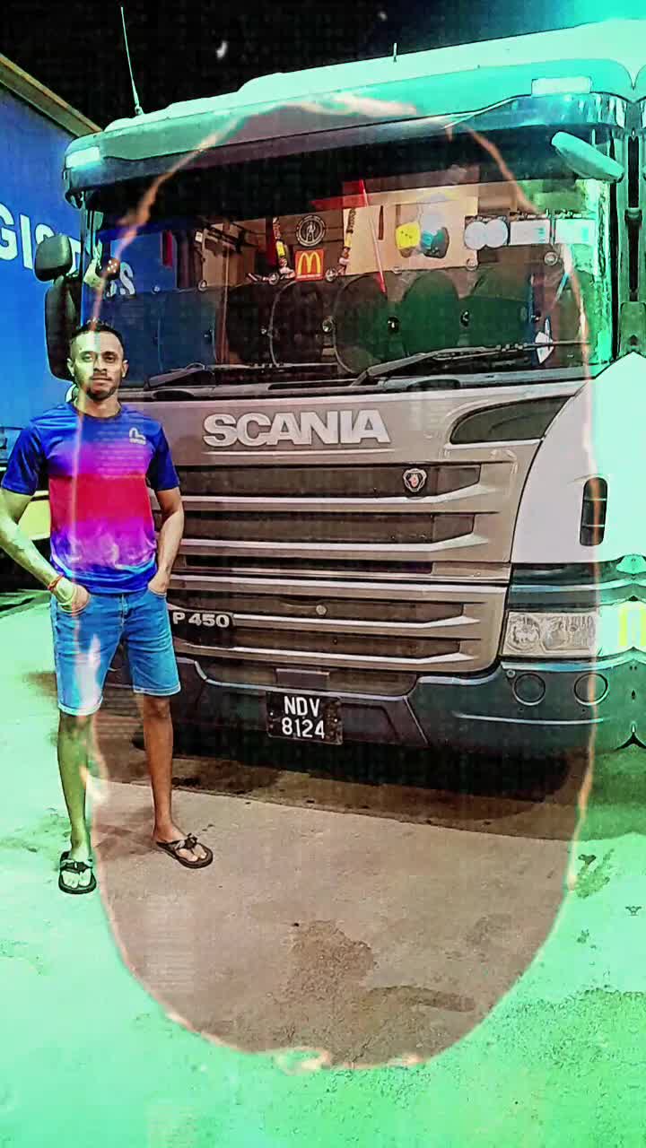 @KUMARESAN 📌🧿