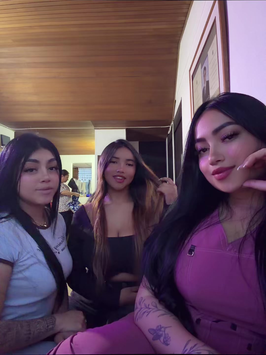 @VALENTINA♡.