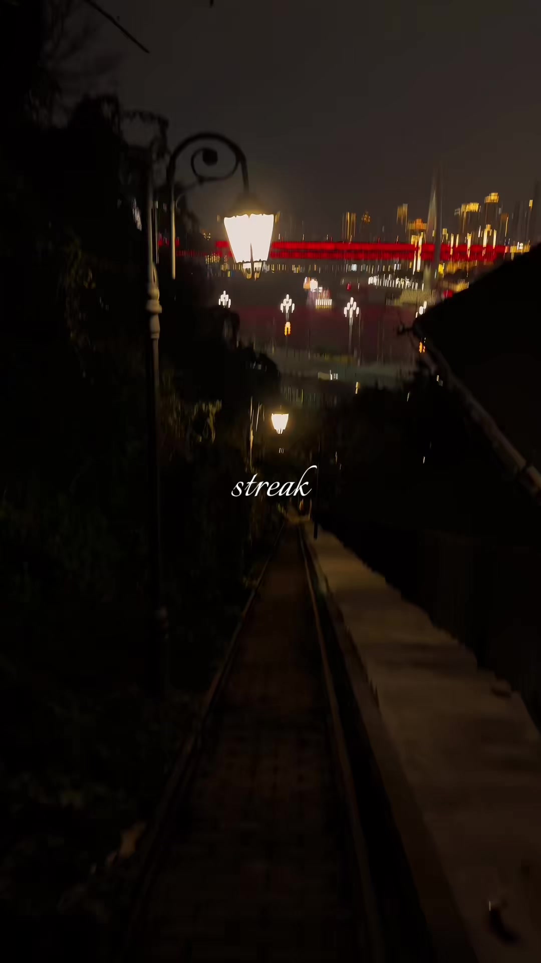 @⃟