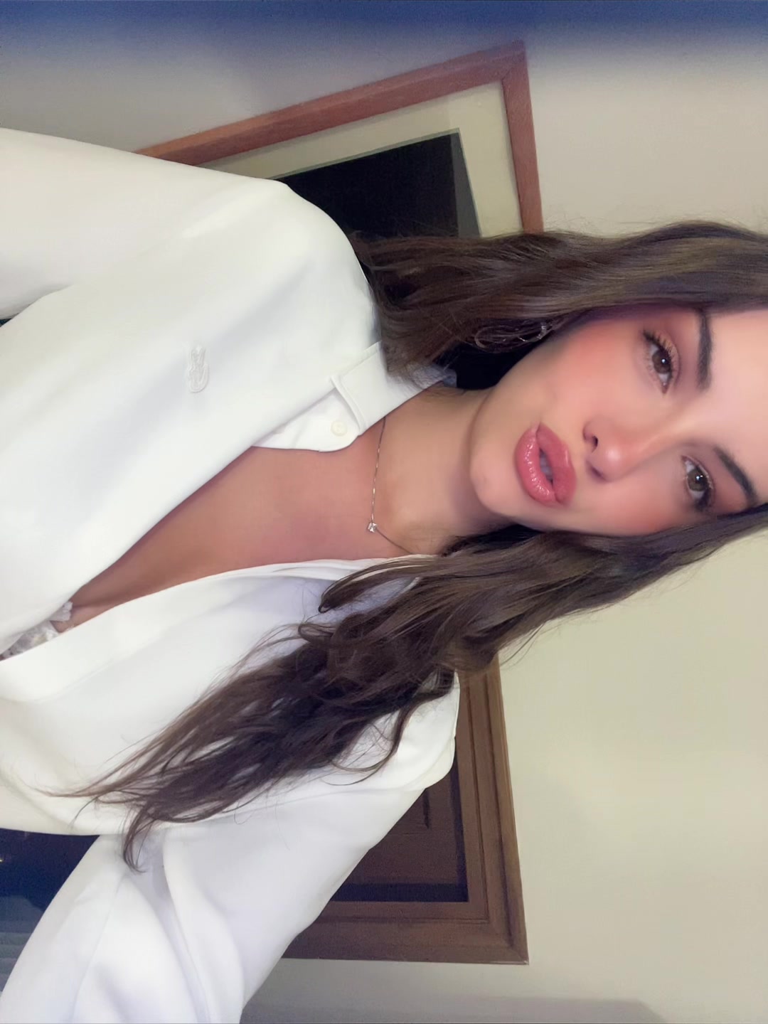 @𝐅