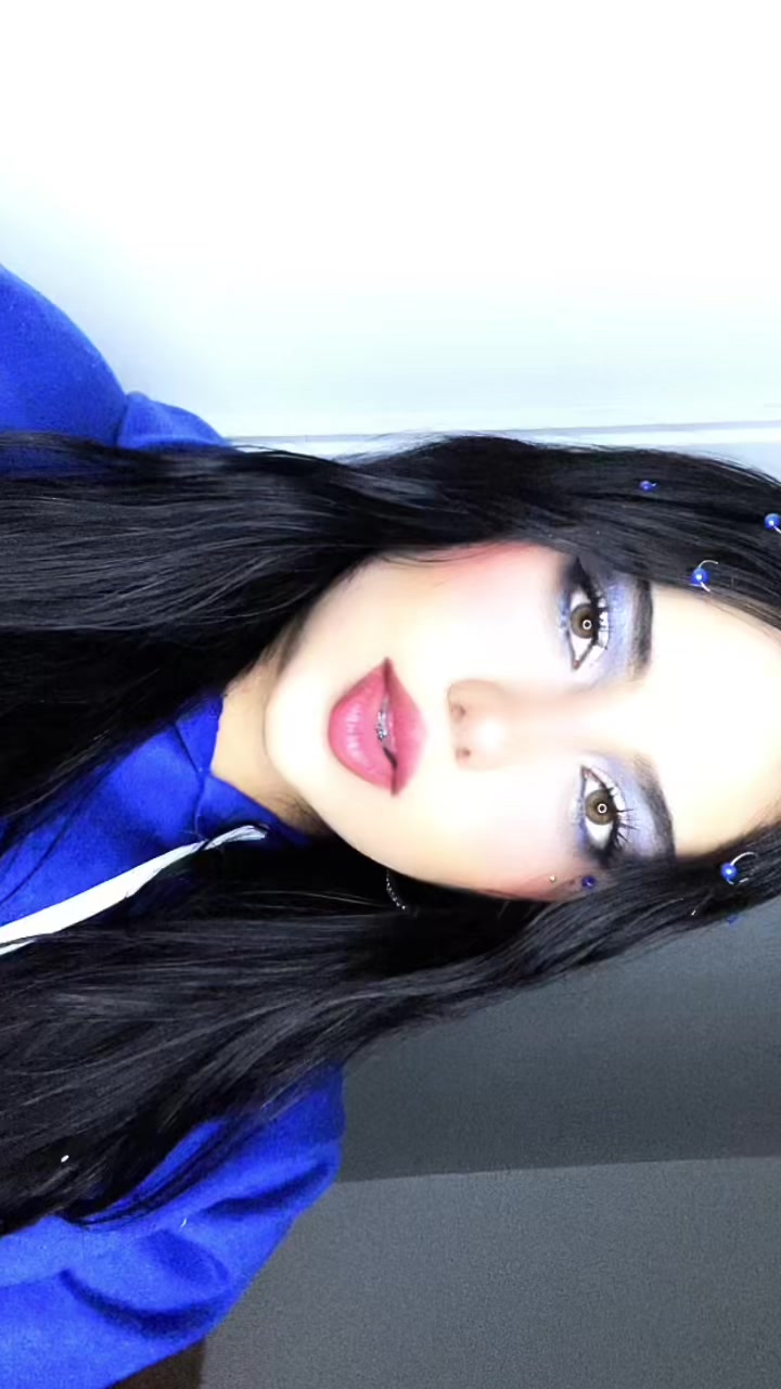 @Valentina 404 💙