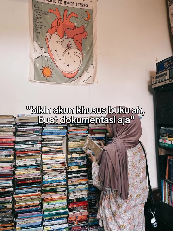 @dzata with book