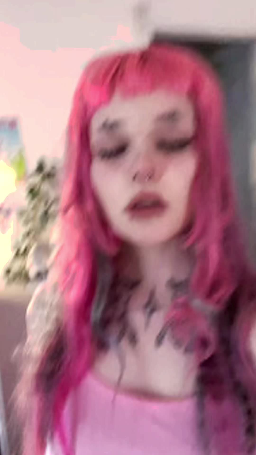 @kneesock
