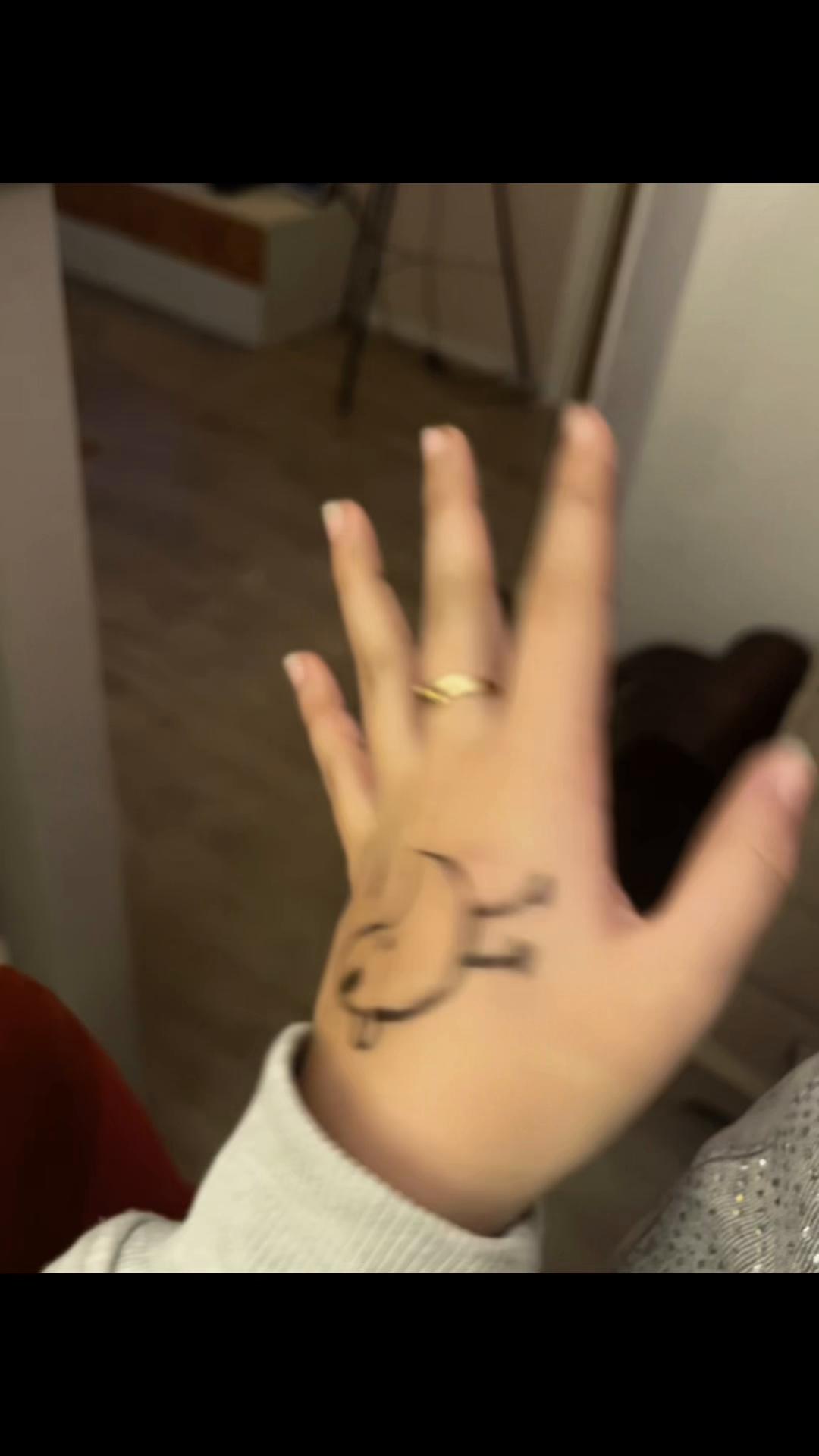 @larazw0ll3