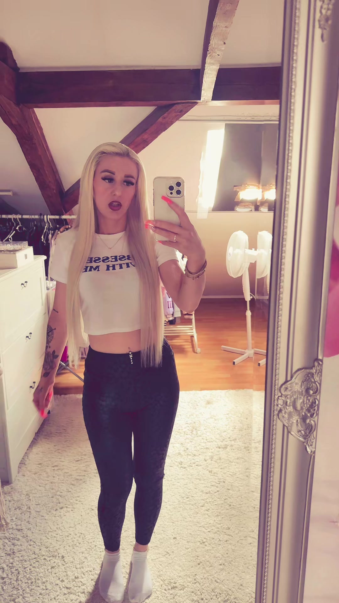 @J1na_J1na_Official_