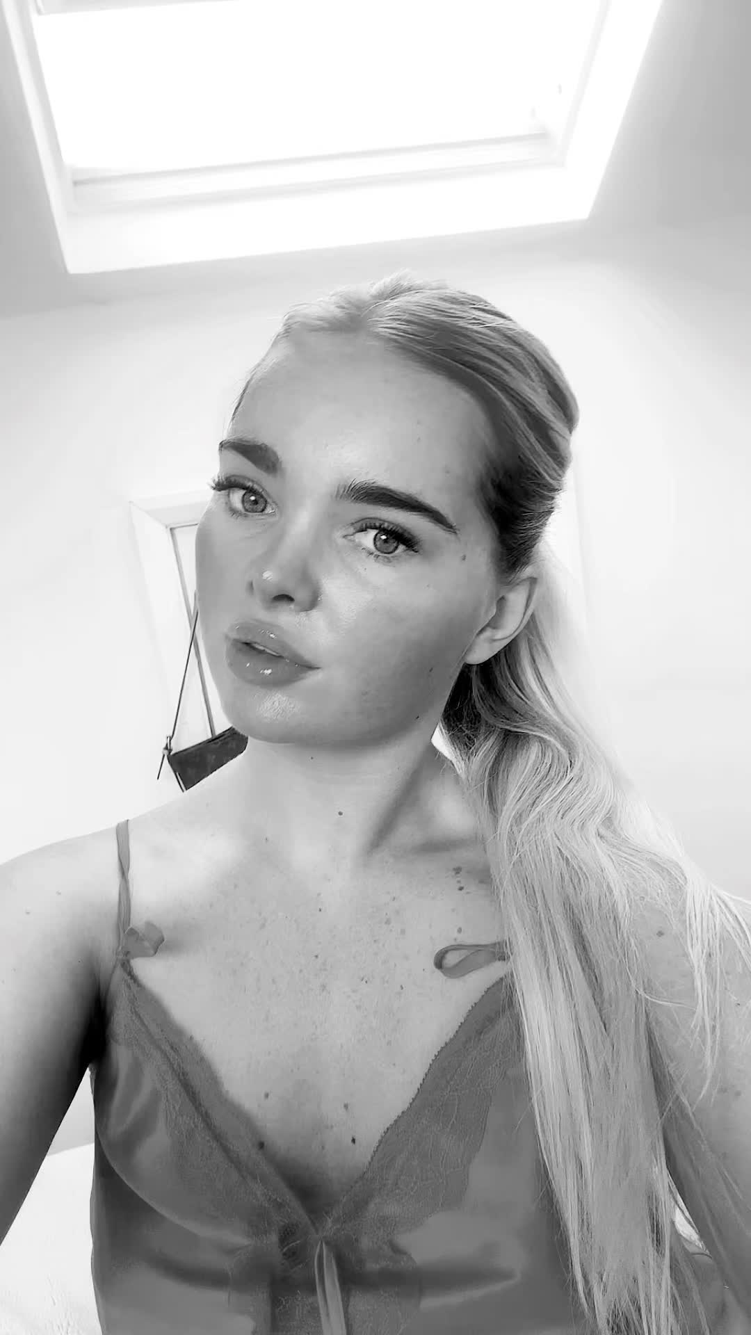 @Jessica-Lily x