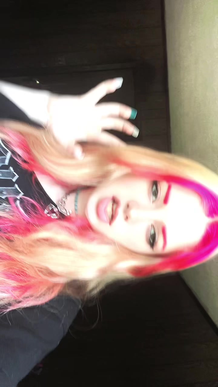 @Bella_9_9_9