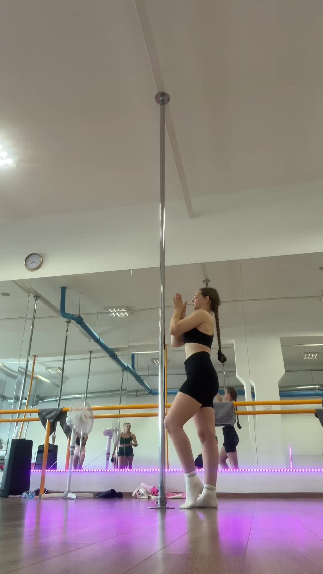 @_pole_flow_dance_pola_