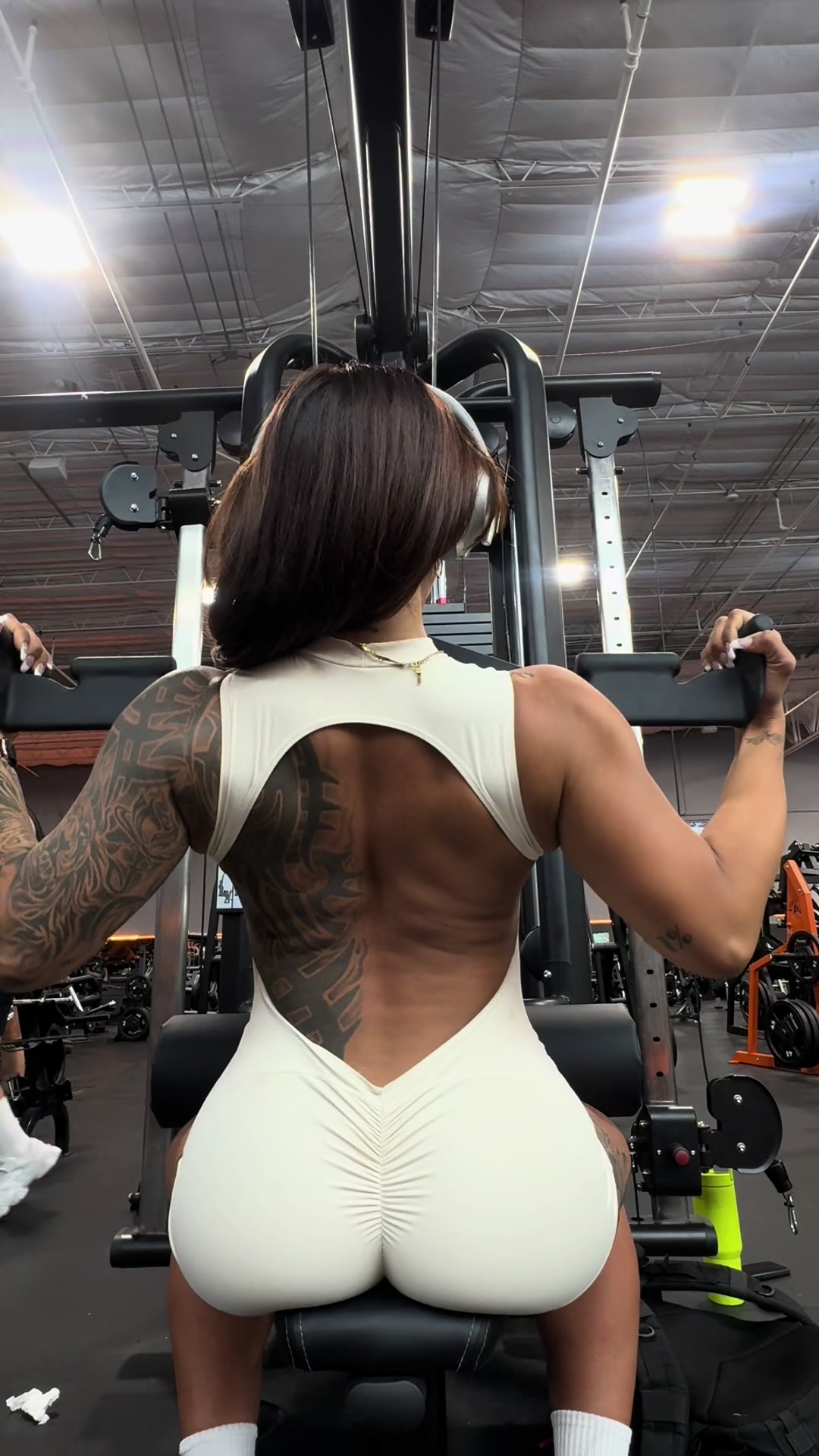 @ibuildbaddies