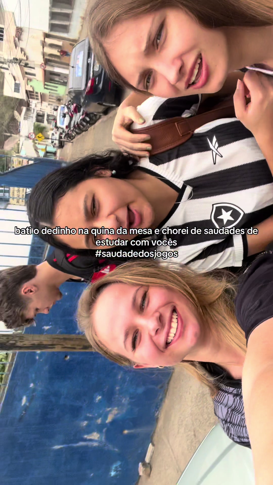 @Thais