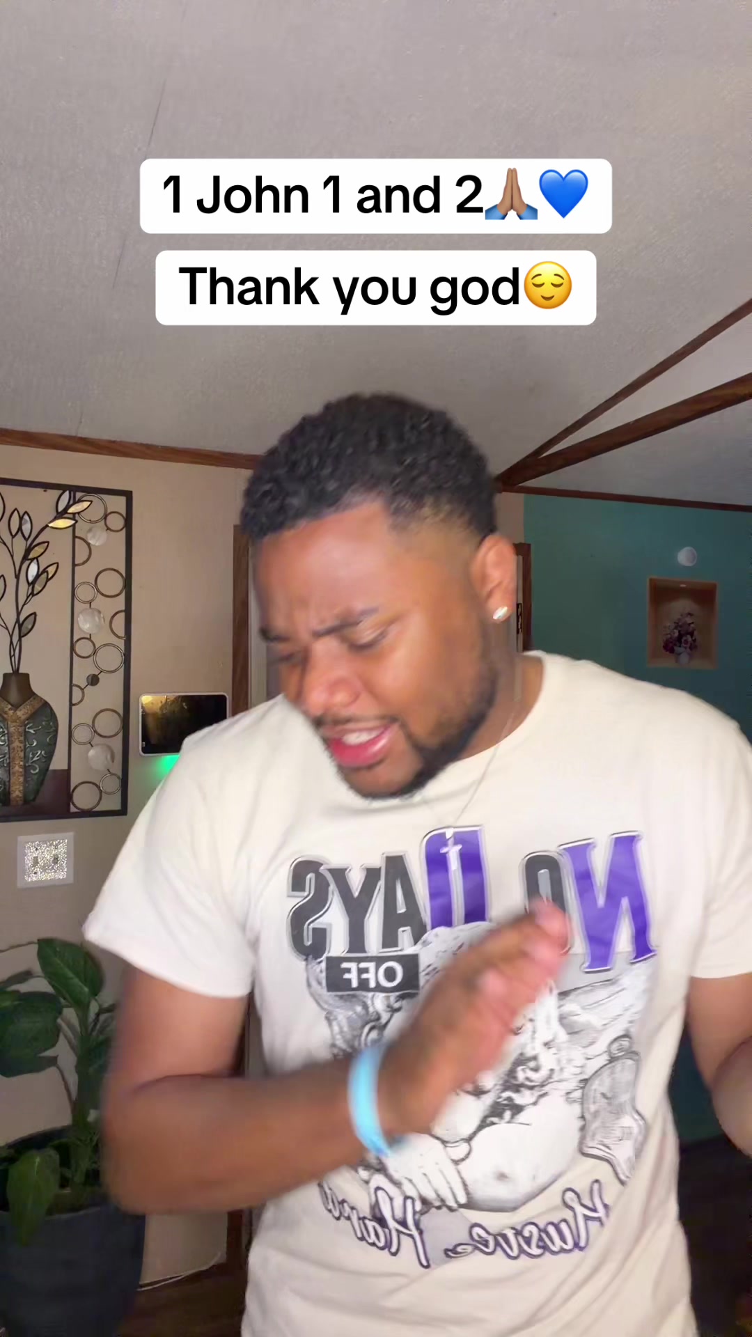 @travaughnsmith