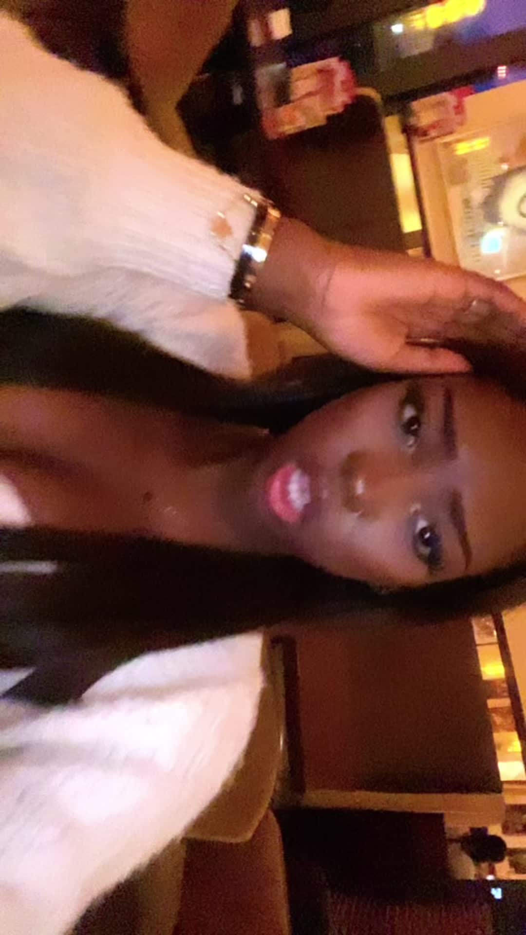 @q🍫