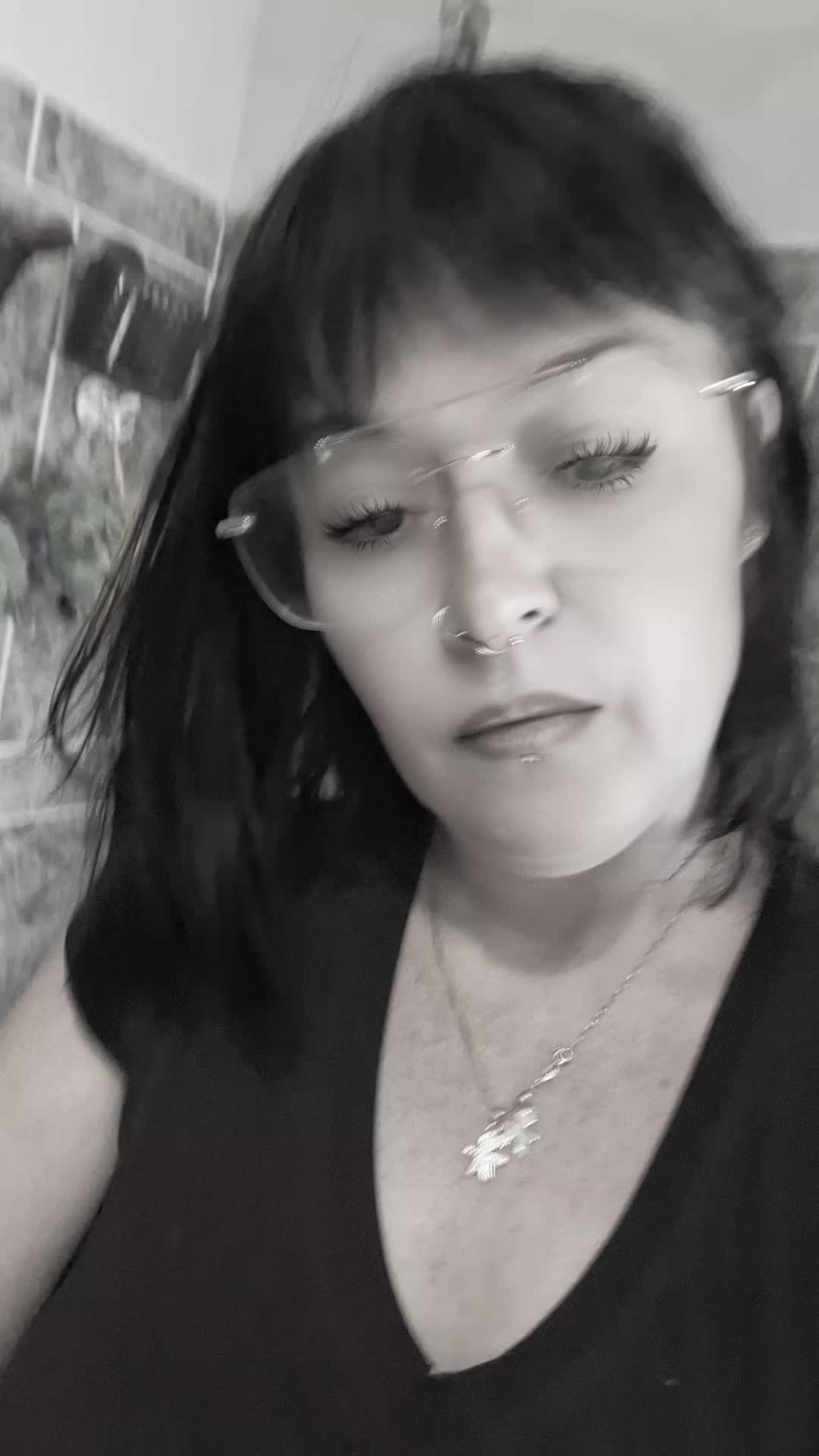 @Queen_of. The .darkness