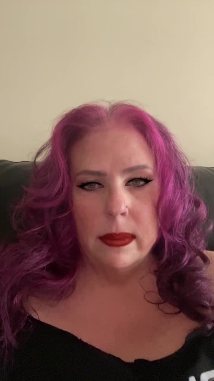 @overwhelmed_lady