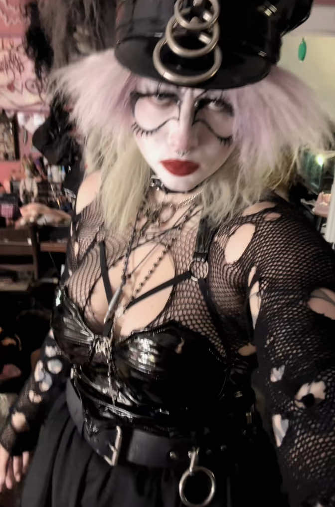 @dollygoth666