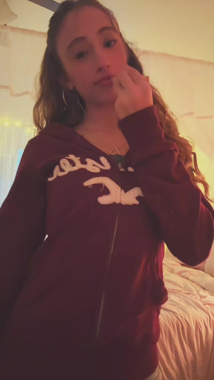 @𝐸𝓈𝓉𝒽𝑒𝓇 𝐹𝓇𝒶𝓎𝒹𝒶 🧁