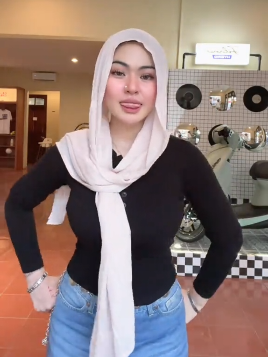 @Azura