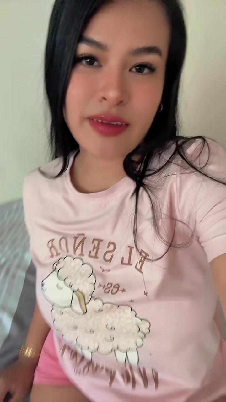 @melanieurbina