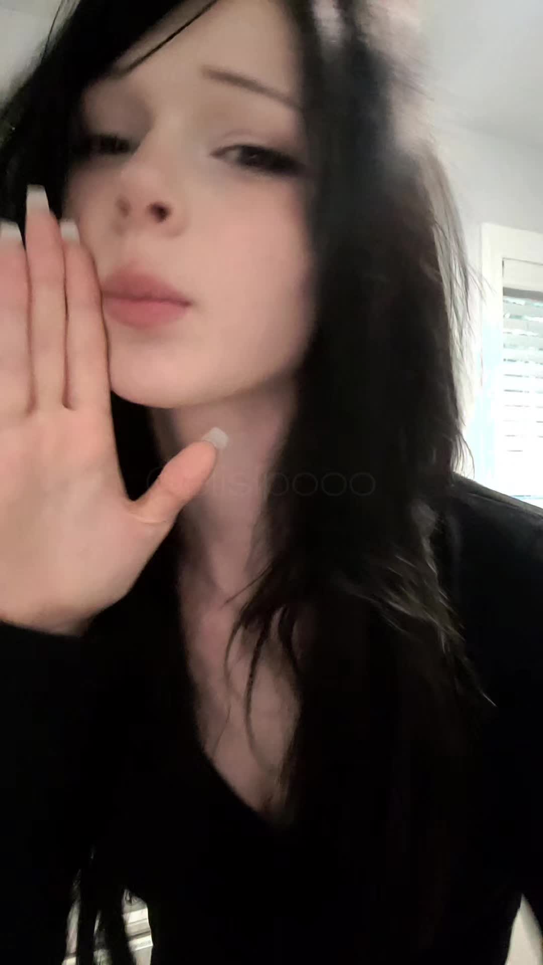 @Ellie🪽