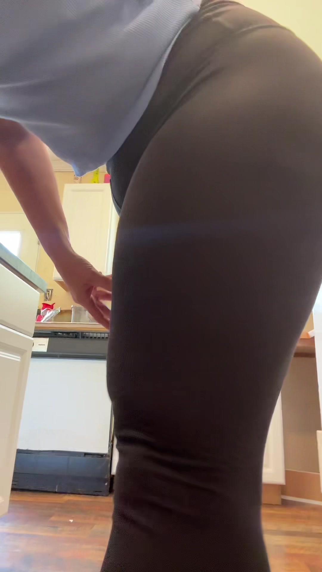 @HotwifeKat
