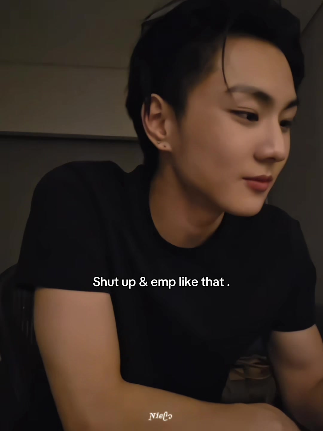 @Nie ᥫ᭡