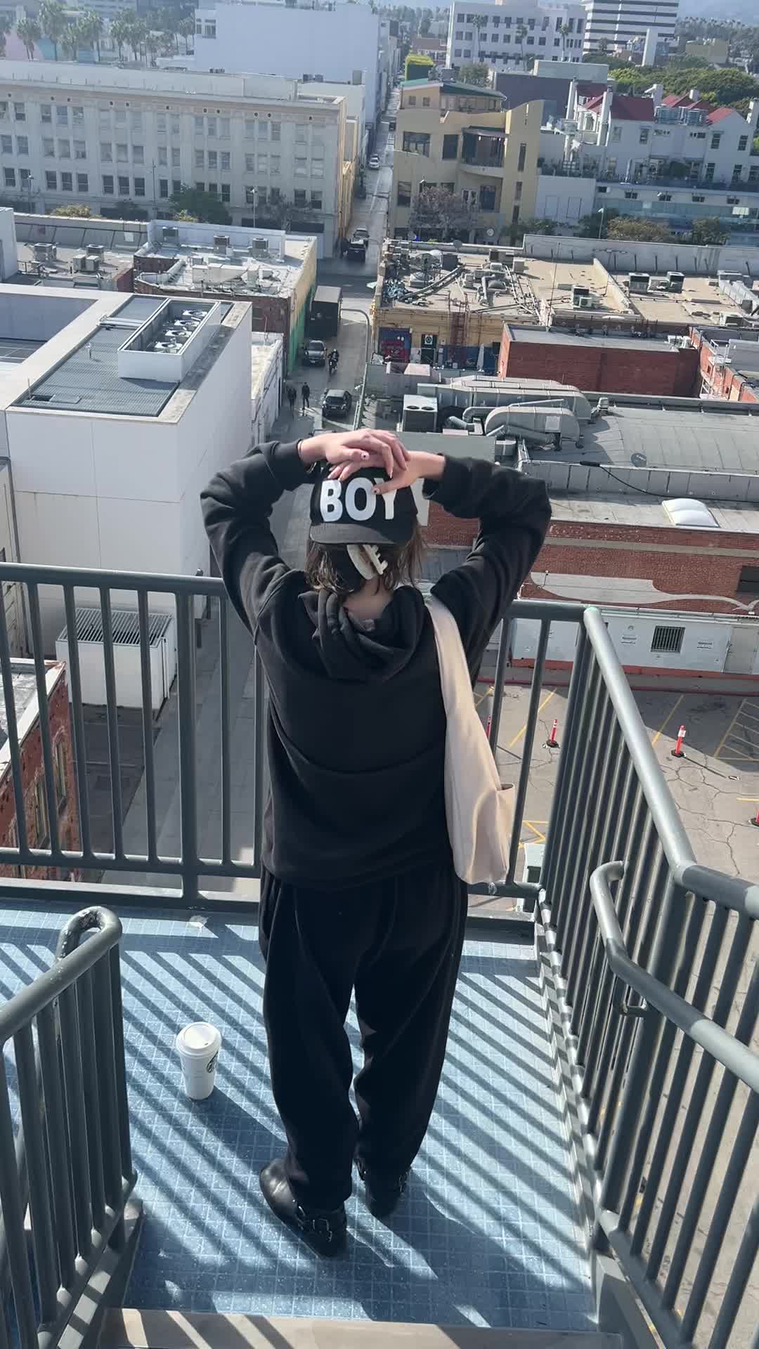 @Ava