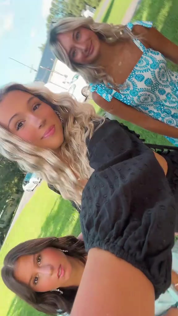 @_alearose_