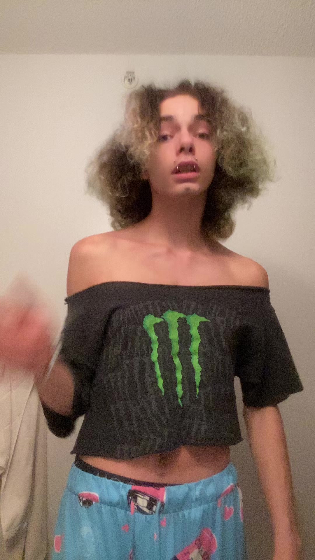 @shes_licking_thewall