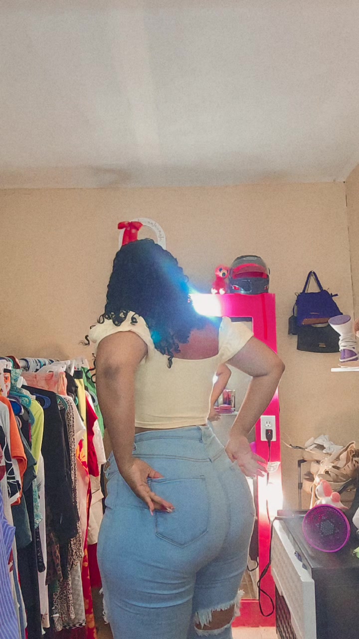 @Elizabeth Escobar🍒🍑🧃