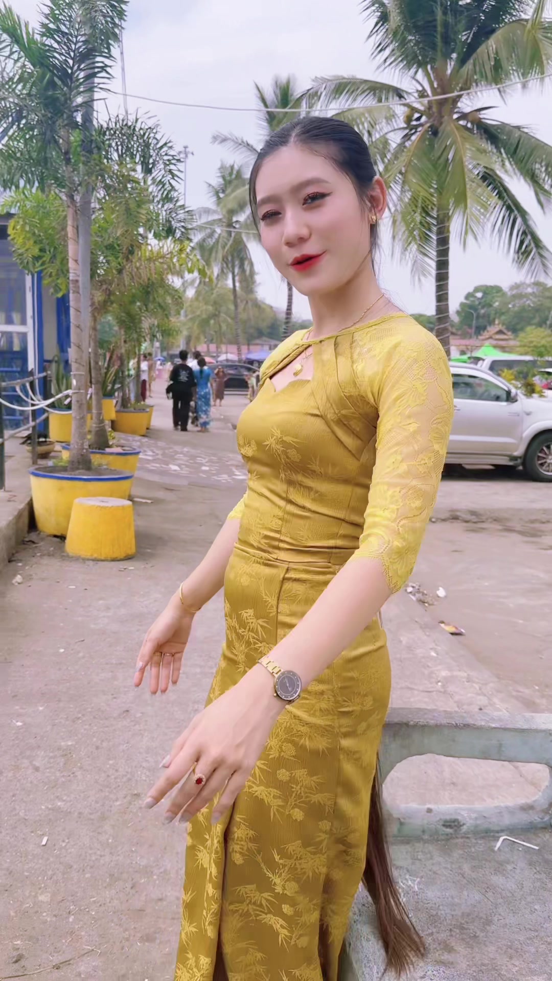 @Khin Lapyae(ရန်ကုန်သူ🤓)