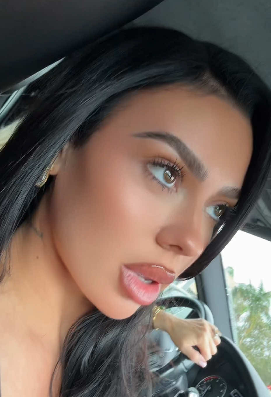 @briannahollyt