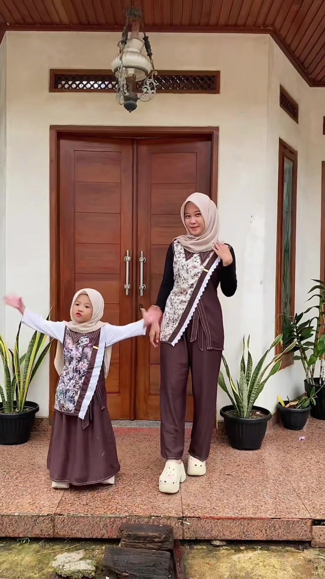 @Raisa Collections