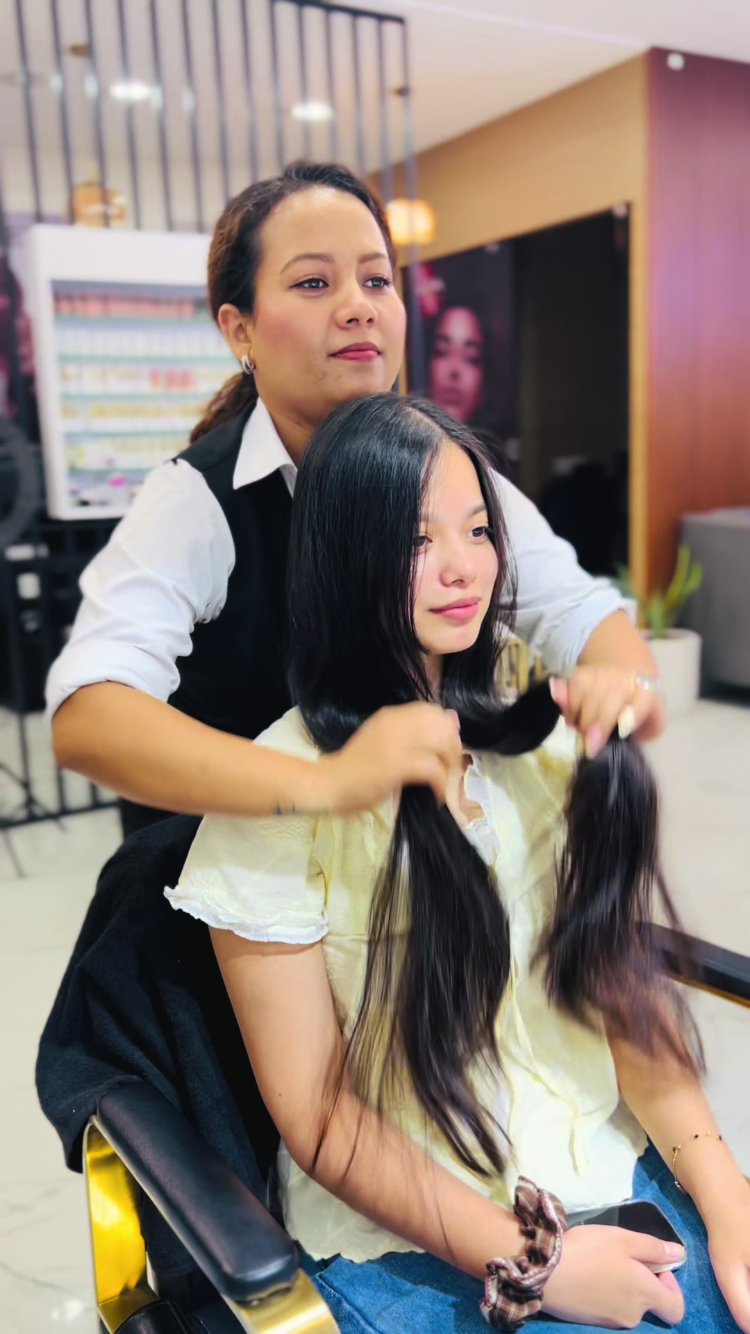 @Looks Salon Nepal