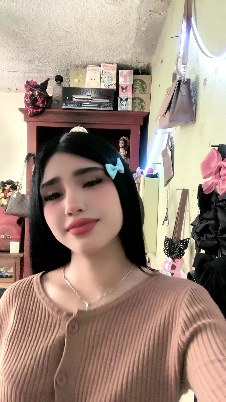@🧔🏻&zwj;♀️