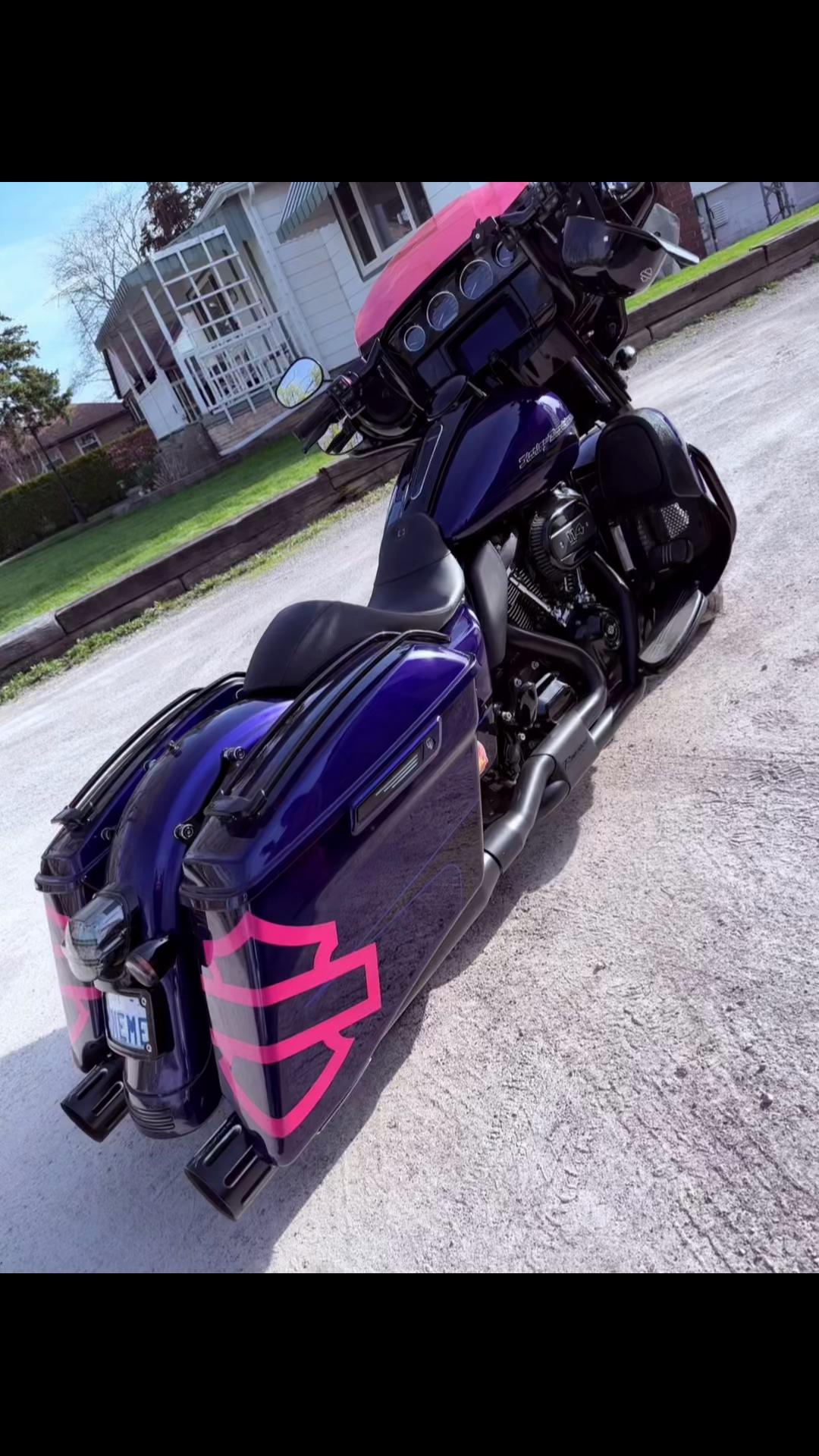 @Mini Me N her Bagger 🖤💜💙