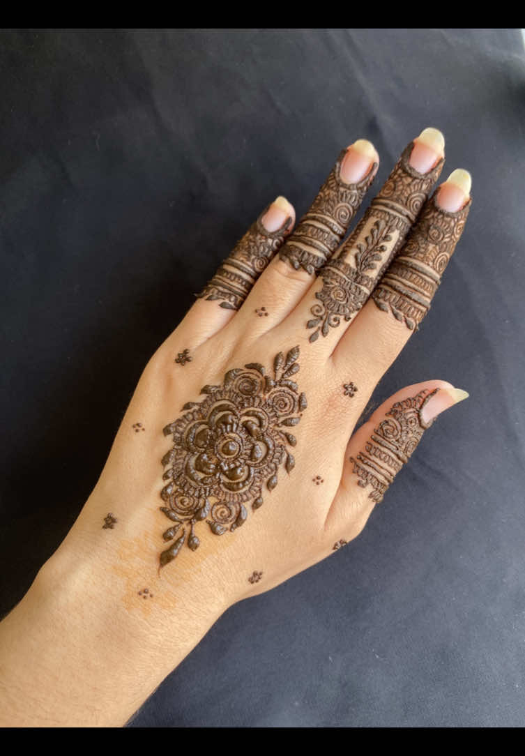 @Afifa_henna