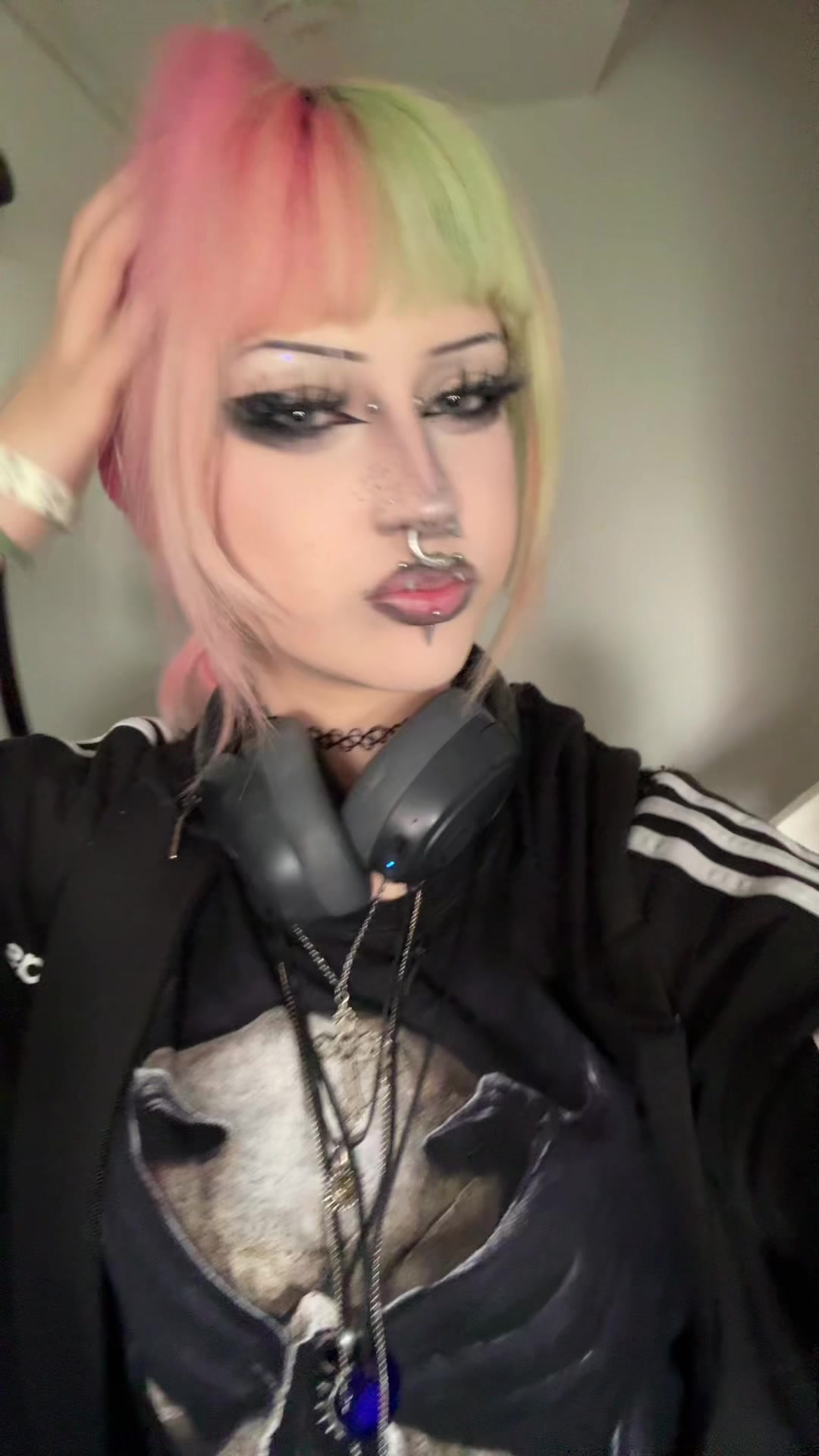 @☣︎
