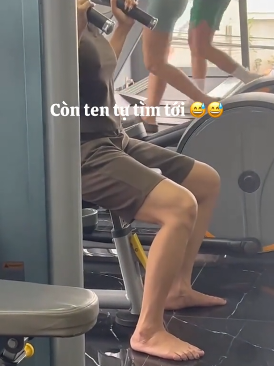 @G&aacute;i Xinh Tập Gym 💪
